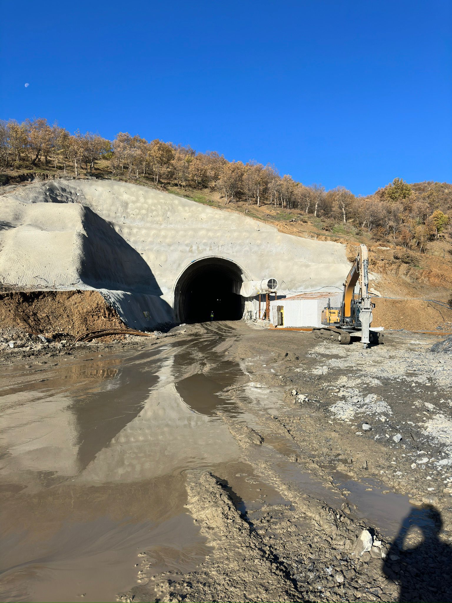 HAKKARI-YUKSEKOVA-DAGLIGA-AKTUTUN-YOL-TUNEL